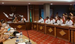 Plt Gubernur Maluku Utara, M. Al Yasin Ali bersama Jajaran Pimpinan OPD, Staf Ahli Gubernur, Asisten dan ASN Lingkup Provinsi Malut.Jajaran Pimpinan OPD, Staf Ahli Gubernur, Asisten dan ASN Lingkup Provinsi Malut.(foto:adm)
